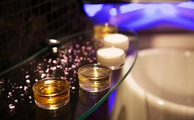 Suitesistina For Brave Lovers